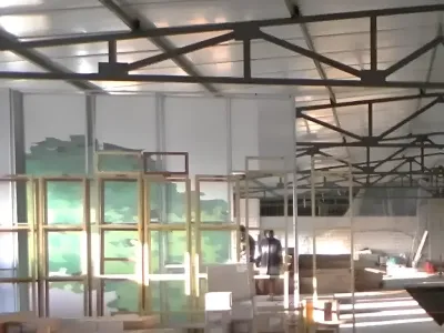 Cameră luminoasă cu multe ferestre hală vânzare Otopeni Ilfov